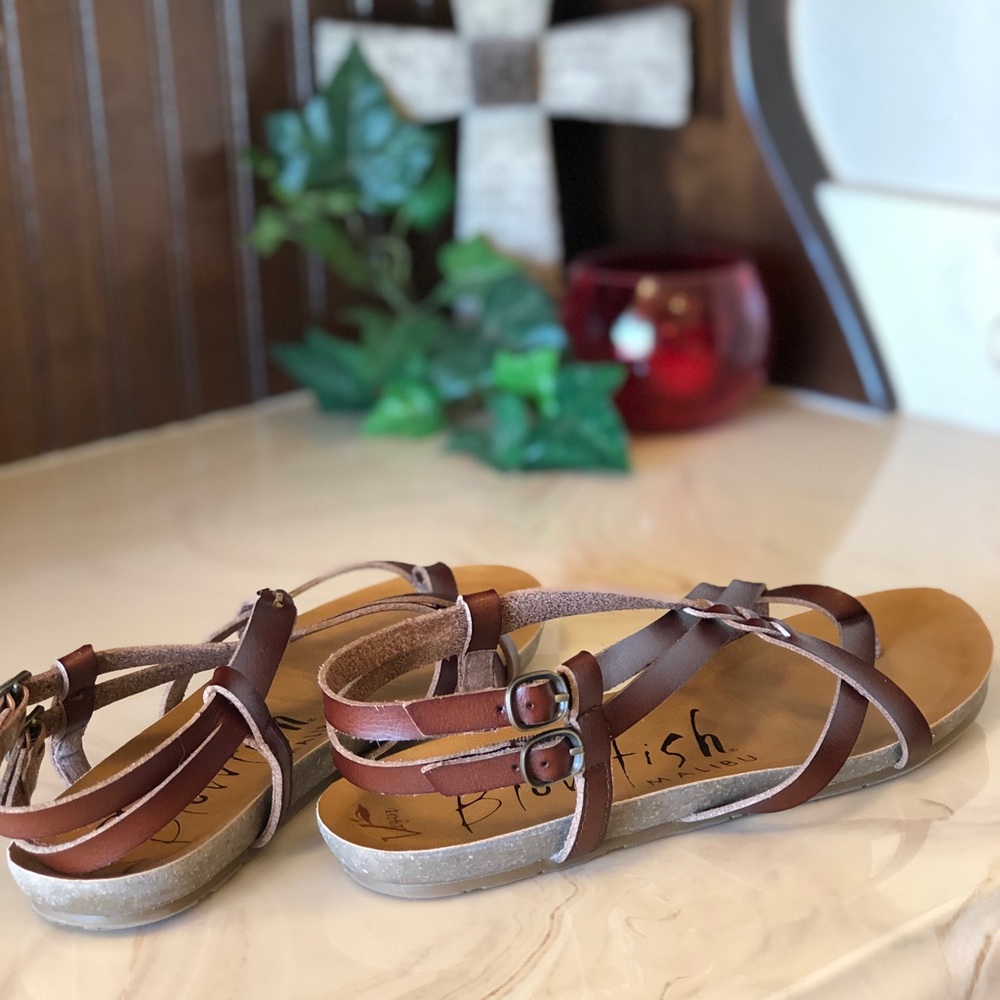 Shoes - Picture 3 of 7
